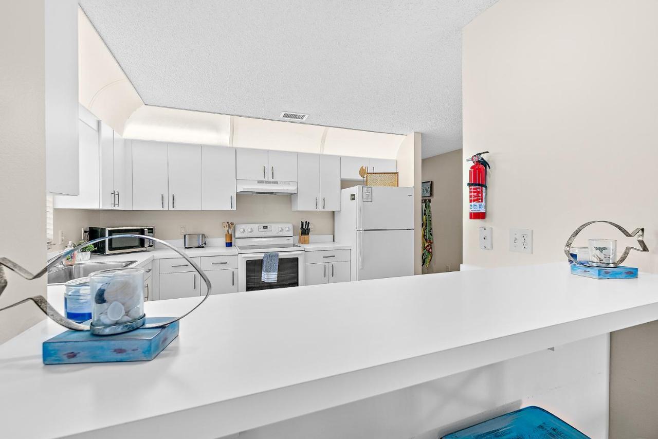 Serene Seaside Retreat - Dog Friendly - 2Br Townhouse With Shared Heated Pool Steps To Paradise Beach! Melbourne Luaran gambar