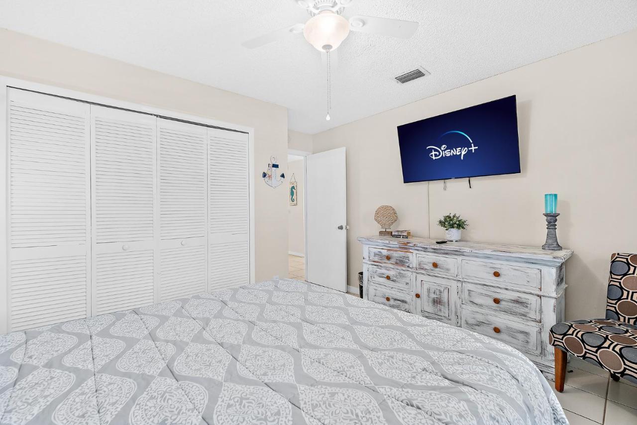 Serene Seaside Retreat - Dog Friendly - 2Br Townhouse With Shared Heated Pool Steps To Paradise Beach! Melbourne Luaran gambar