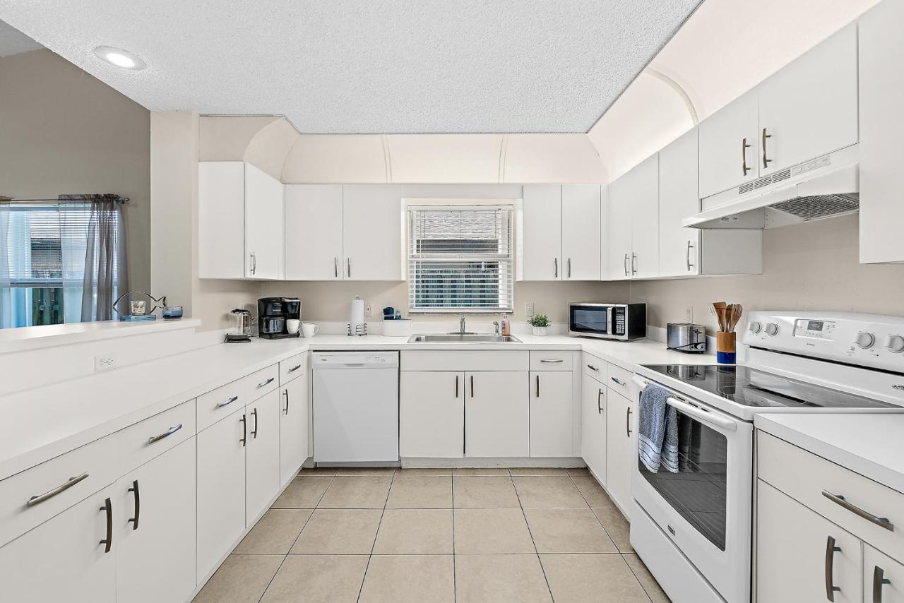 Serene Seaside Retreat - Dog Friendly - 2Br Townhouse With Shared Heated Pool Steps To Paradise Beach! Melbourne Luaran gambar