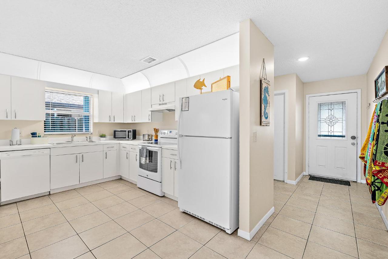 Serene Seaside Retreat - Dog Friendly - 2Br Townhouse With Shared Heated Pool Steps To Paradise Beach! Melbourne Luaran gambar